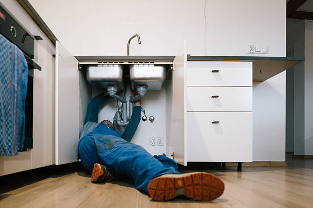 Professional Emergency Plumber technician working in Stella, MO